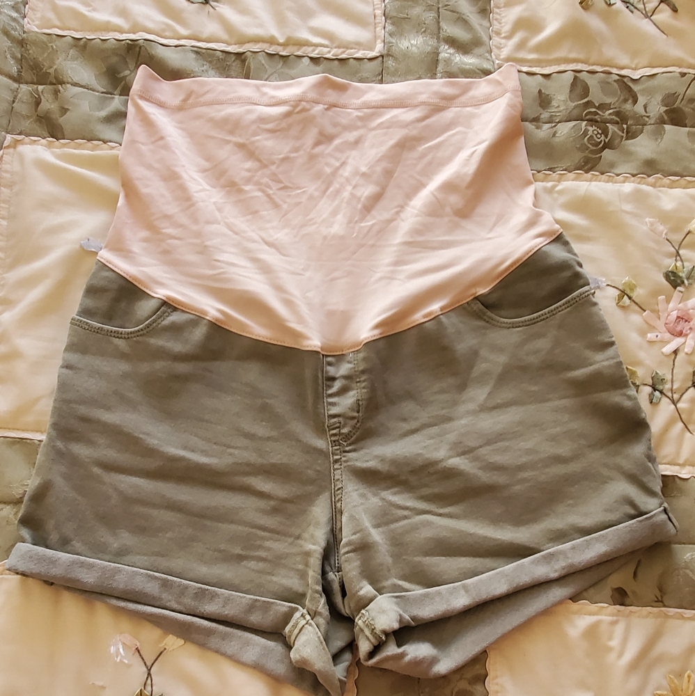 Maternity short